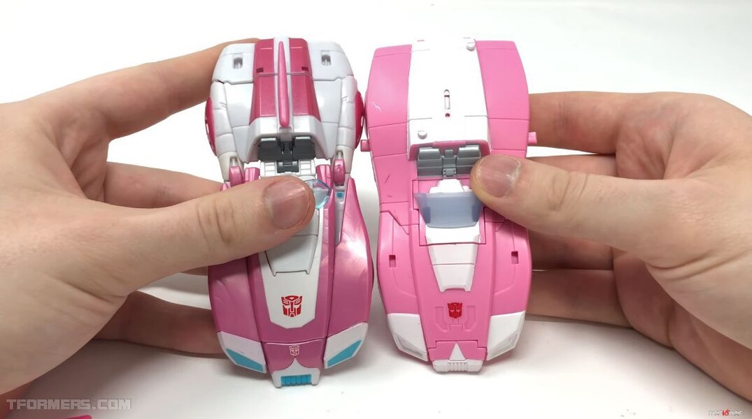 Earthrise Arcee Deluxe Class Review By PrimeVsPrime  (9 of 34)